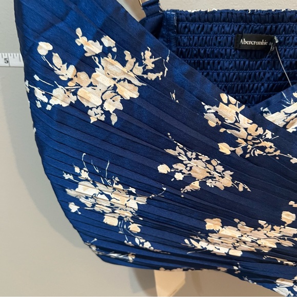 Abercrombie & Fitch Blue Floral Crop Top - Picture 3 of 6